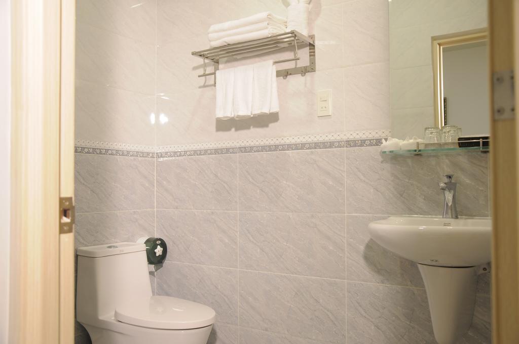 Jiny Tran Hotel Duong Dong  المظهر الخارجي الصورة